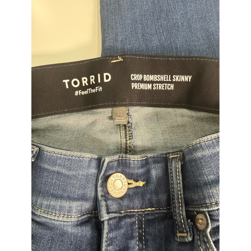 Torrid Bombshell Skinny Crop Jeans Womens 12 Medium Wash Premium Stretch Denim - Picture 3 of 9